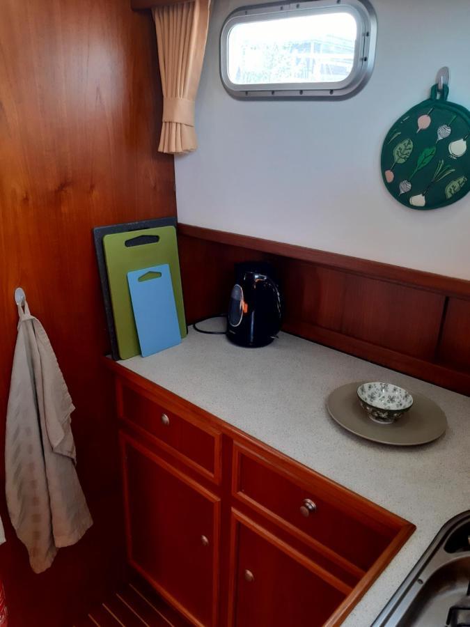 Motor Yacht Amazone Hotel Amsterdam Ngoại thất bức ảnh
