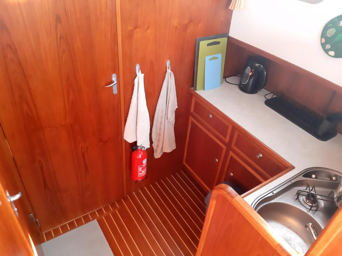 Motor Yacht Amazone Hotel Amsterdam Ngoại thất bức ảnh